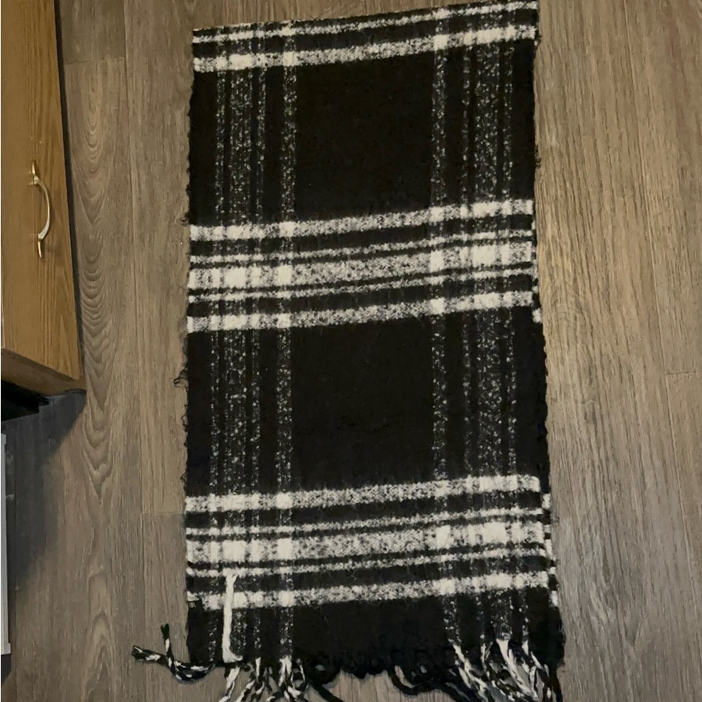 Banana Republic Monochrome Plaid Scarf